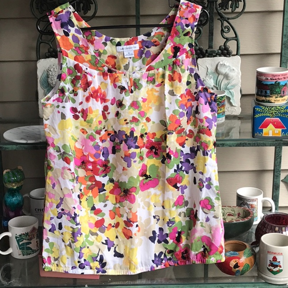 Floral is beauty here in this pretty top.  Size M